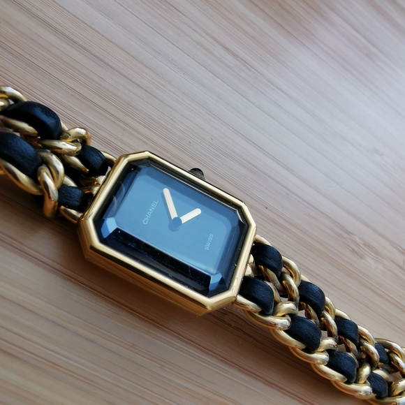 AUTHENTIC CHANEL watch with box size M - Picture 11 of 16